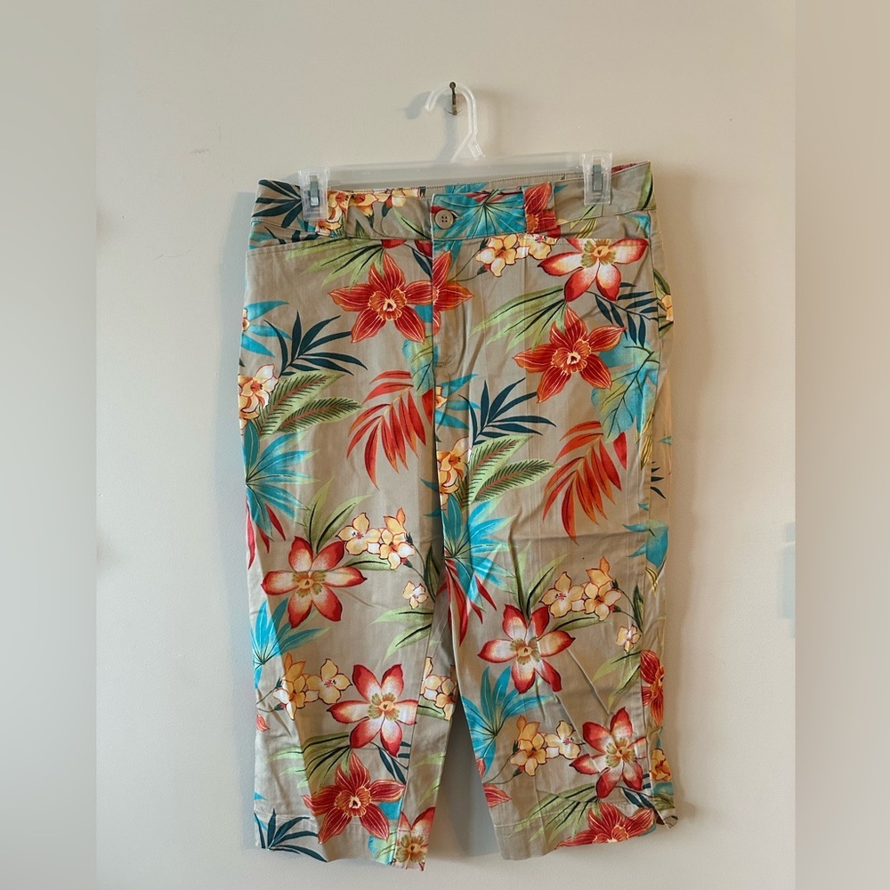 Women’s White Stag floral capri pants 14